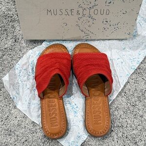 Musse & Cloud Women's Leila Vibrant Red Slide Sandals Brand New!